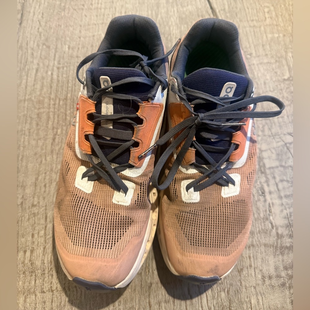 On Cloud Women Shoes (size 9)
